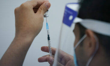 Εμβόλιο Pfizer: Τι δείχνει η μεγαλύτερη μελέτη που έγινε «real time» για την αποτελεσματικότητά του