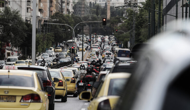 Κίνηση στους δρόμους: Κομφούζιο στην Αθήνα – Ποιους δρόμους να αποφύγετε