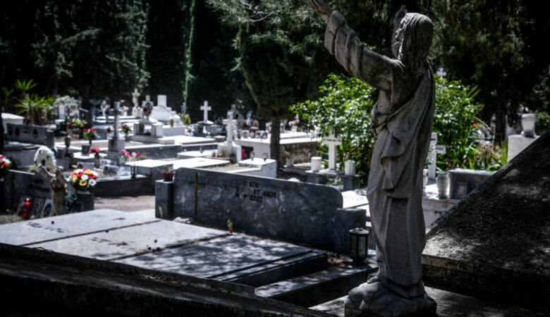 Ασύλληπτο περιστατικό στην Καβάλα: Άνοιξαν τάφο και… έκλεψαν τον νεκρό