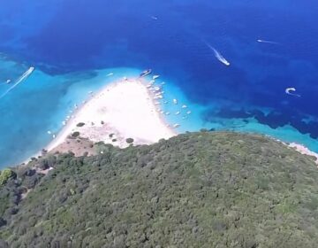 Το εξωτικό ελληνικό νησί που μοιάζει με χελώνα