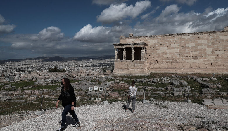 Καιρός: Βοριάδες και πτώση της θερμοκρασίας – Πού θα σημειωθούν βροχές