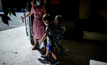 Σοκαριστική καταγγελία στο Αίγιο: Καταδικασμένος για παιδοφιλία κυκλοφορεί μέσα σε δημοτικό σχολείο