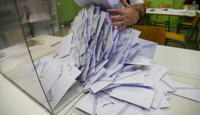 Τι δείχνει η πρώτη δημοσκόπηση για το αποτέλεσμα της κάλπης της 21ης Μαΐου και τις εκλογές της 25ης Ιουνίου
