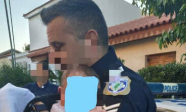 Γλυκά Νερά: Ραγίζει καρδιές η εικόνα του αστυνομικού αγκαλιά με το μωρό της 20χρονης