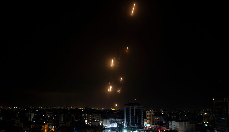 Νύχτα κόλαση στη Γάζα με «βροχή» από ρουκέτες – Δεν κάνουν πίσω Ισραήλ και Χαμάς