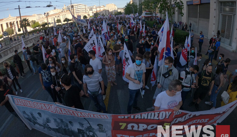 Συλλαλητήριο συνδικάτων κατά του νέου εργασιακού νομοσχεδίου στα Προπύλαια