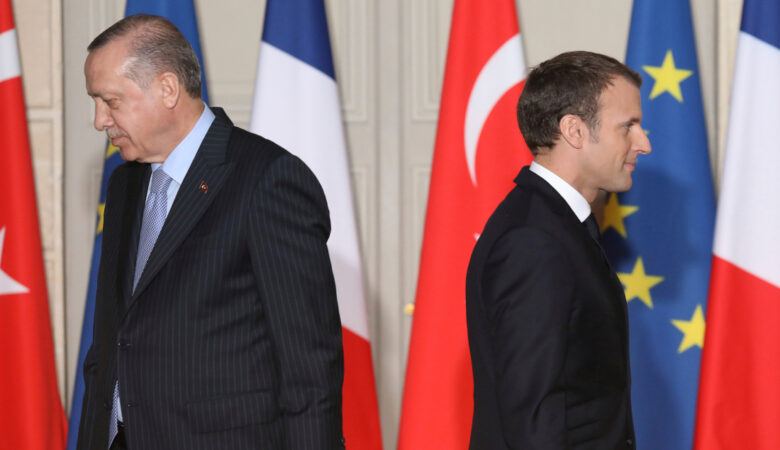 Με «γκιλοτίνα» απειλεί τη Γαλλία ο Ερντογάν – «Ανοιχτή φυλακή μουσουλμάνων η Ευρώπη»