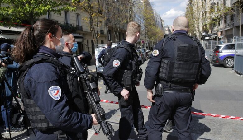 Άγρια δολοφονία 17χρονης με μαχαίρι στο Παρίσι