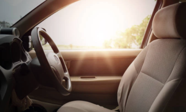 Πέντε πράγματα που δεν πρέπει να αφήνεις στο αυτοκίνητο όσο ανεβαίνει η θερμοκρασία