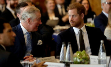 Πρίγκιπας Χάρι: Αποκαλύπτει τι είπε σε αυτόν και τον αδερφό του Ουίλιαμ ο βασιλιάς Κάρολος Γ΄ – «Σας παρακαλώ, αγόρια…»