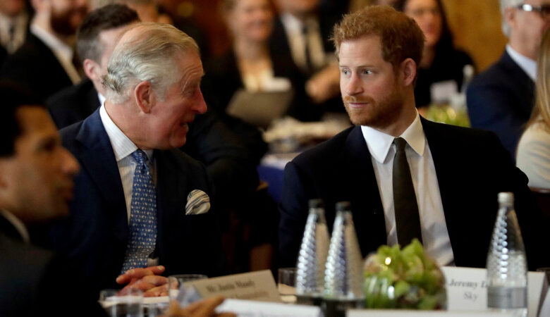 Πρίγκιπας Χάρι: Αποκαλύπτει τι είπε σε αυτόν και τον αδερφό του Ουίλιαμ ο βασιλιάς Κάρολος Γ΄ – «Σας παρακαλώ, αγόρια…»