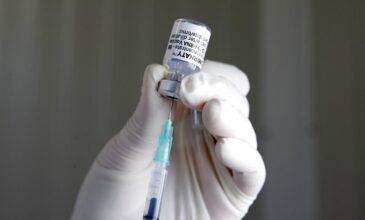 Χορήγησαν ξανά τέσσερις δόσεις του εμβολίου της Pfizer σε γυναίκα στην Ιταλία