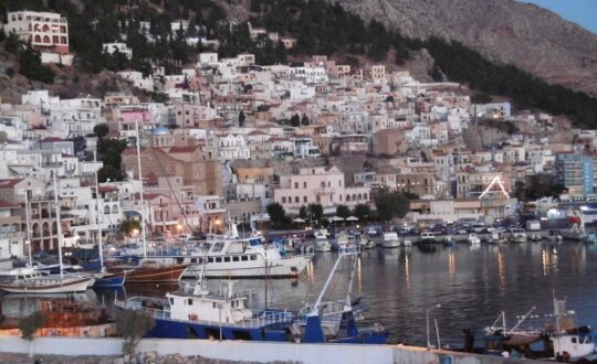 Κάλυμνος: Το νησί που «σκαρφάλωσε» ψηλά στον τουριστικό χάρτη και διατηρεί σεζόν 10 μηνών