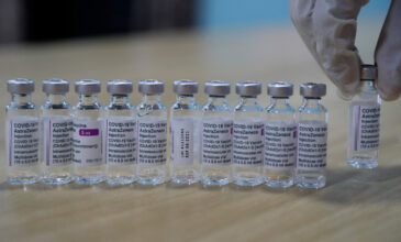 Covid-19 : Πράσινο φως για το εμβόλιο Vaxzevria της AstraZeneca από τον ΕΜΑ