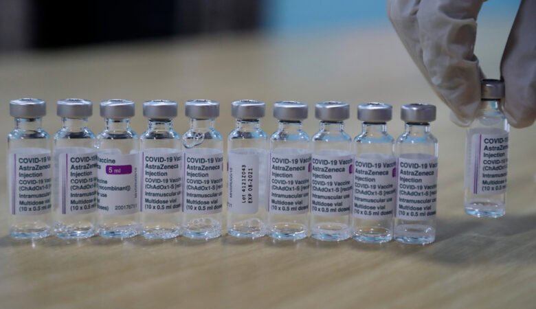 Covid-19 : Πράσινο φως για το εμβόλιο Vaxzevria της AstraZeneca από τον ΕΜΑ