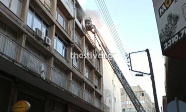 Θρίλερ με πέντε εγκλωβισμένους σε φλεγόμενο διαμέρισμα στη Θεσσαλονίκη