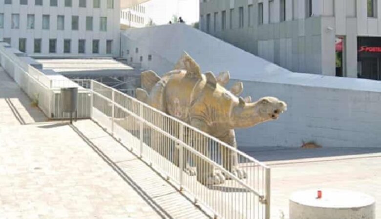 Βρέθηκε νεκρός μέσα σε ομοίωμα δεινοσαύρου στην Ισπανία