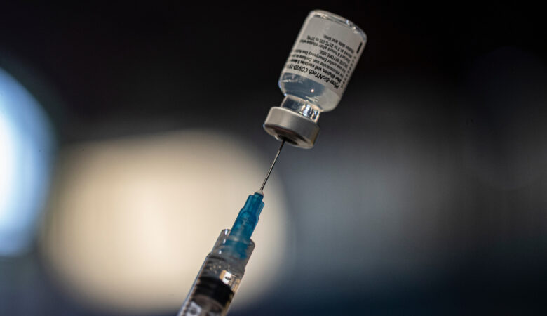 Pfizer: Αίτημα στον FDA για έγκριση τρίτης δόσης εμβολίου