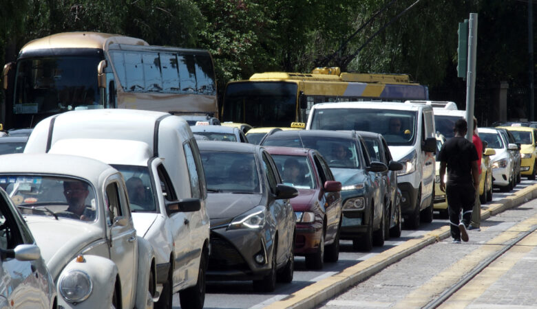 Κίνηση στους δρόμους: «Έμφραγμα» στην Αθήνα λόγω και της στάσης εργασίας στο Μετρό – Πού υπάρχουν προβλήματα
