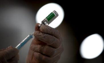 Συνεχίζονται κανονικά οι εμβολιασμοί με AstraZeneca – Το Σάββατο η πλατφόρμα για τους 30-34 ετών