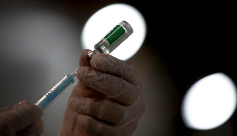 Συνεχίζονται κανονικά οι εμβολιασμοί με AstraZeneca – Το Σάββατο η πλατφόρμα για τους 30-34 ετών