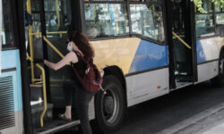 Συνελήφθη 55χρονος που έκανε άσεμνες προτάσεις σε 15χρονη μέσα σε λεωφορείο στην Παιανία