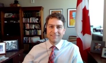 Καναδός βουλευτής «πιάστηκε» να ουρεί live κατά την διάρκεια τηλεδιάσκεψης