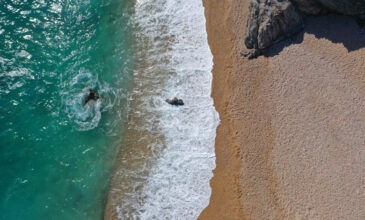 Αυτές είναι 4 από τις καλύτερες παραλίες με άμμο στην Αττική