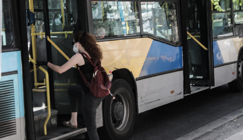 Εφιάλτης σε λεωφορείο: 19χρονη κατήγγειλε ότι άνδρας αυνανίστηκε πάνω της