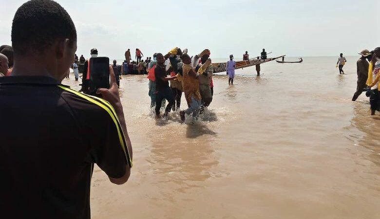 Νιγηρία: Τουλάχιστον δέκα νεκροί και δεκάδες αγνοούμενοι μετά την ανατροπή πλοίου