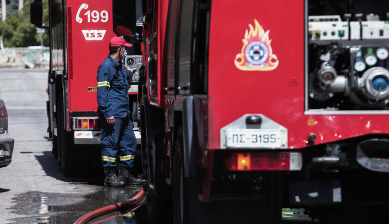 Καταστροφική πυρκαγιά σε κατάστημα ενδυμάτων στην Αργυρούπολη