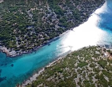 Κασονήσι: Μια άγνωστη γαλάζια λίμνη στην Ελλάδα