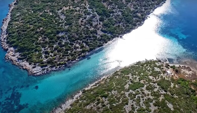 Κασονήσι: Μια άγνωστη γαλάζια λίμνη στην Ελλάδα
