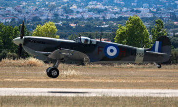 Spitfire: Το εμβληματικό μαχητικό αεροσκάφος ξανά στους ελληνικούς αιθέρες – Εντυπωσιακές εικόνες