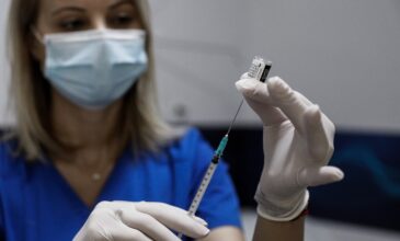 Kορoνοϊός: Πάνω από 900.000 πολίτες έχουν ήδη εμβολιαστεί με την τρίτη δόση
