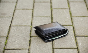 Μαθήτριες Δημοτικού βρήκαν πορτοφόλι και το παρέδωσαν