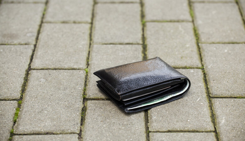 Μαθήτριες Δημοτικού βρήκαν πορτοφόλι και το παρέδωσαν