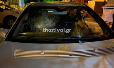 Θεσσαλονίκη: Οπαδοί με πυρσούς και ξύλα έσπασαν αυτοκίνητο – «Πάμε να τους κάψουμε»