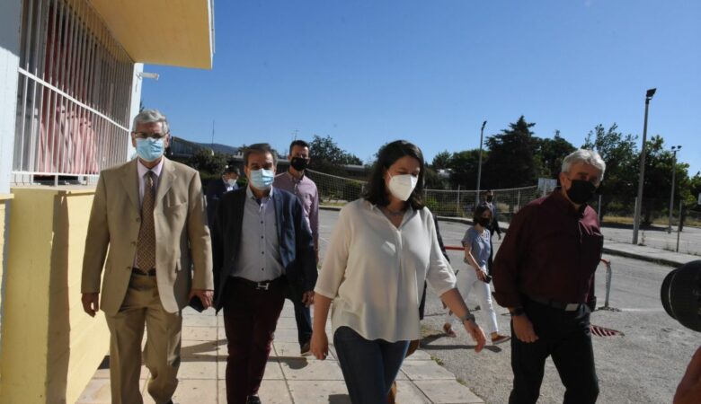 Μια επιστολή μαθητριών δημοτικού αφνιδίασε την υπουργό Παιδείας