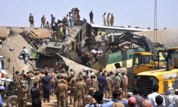 Πολύνεκρη σιδηροδρομική τραγωδία στο Πακιστάν