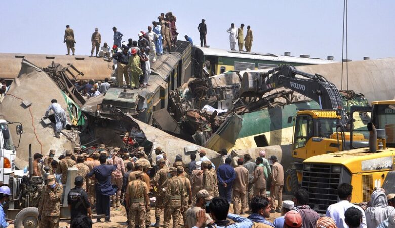 Πολύνεκρη σιδηροδρομική τραγωδία στο Πακιστάν
