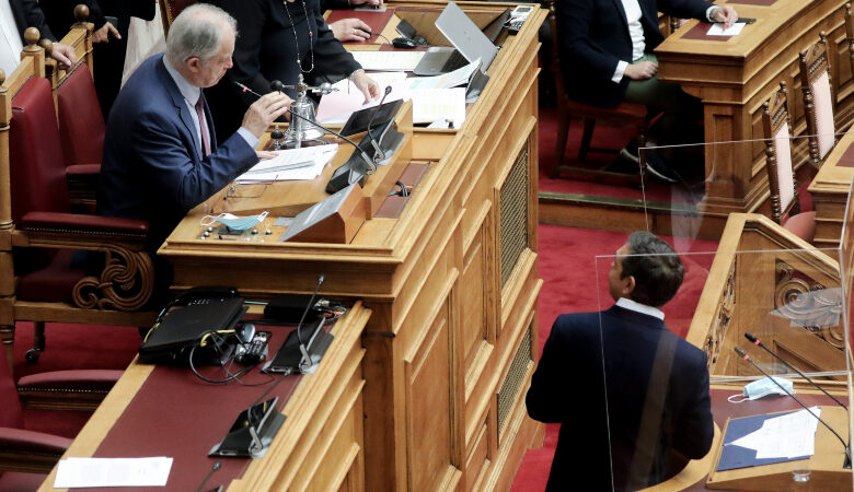Άγρια κόντρα στη Βουλή: Ο Τασούλας έκλεισε το μικρόφωνο του Τσίπρα
