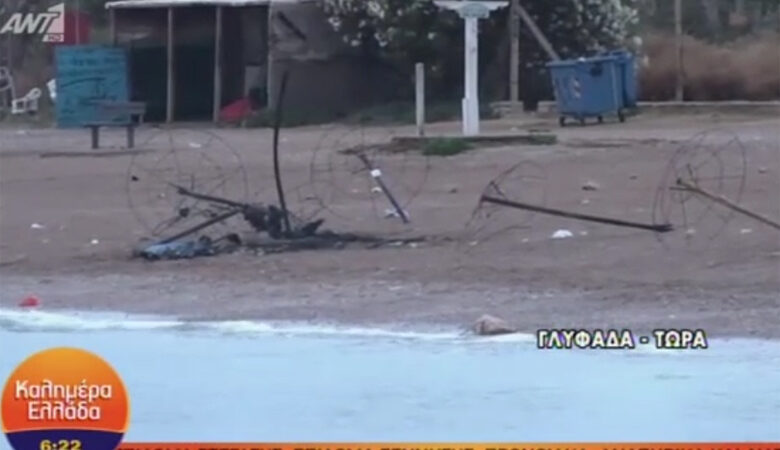 Γλυφάδα: «Εκρηκτικό» beach party – Έβαλαν φωτιά σε ομπρέλες και πέταξαν πέτρες στην Πυροσβεστική