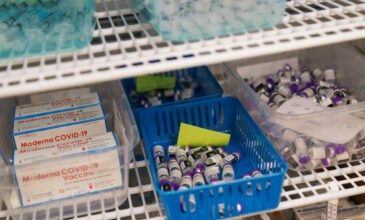 Κορονοϊός: Με ποιο σκεύασμα θα κάνουν την 3η δόση όσοι έχουν εμβολιαστεί με Moderna