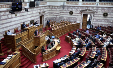 Κορυφώνεται η κόντρα στη Βουλή για το εργασιακό νομοσχέδιο