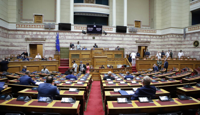 Υπερψηφίστηκε κατά πλειοψηφία το νομοσχέδιο για την ασφαλιστική μεταρρύθμιση για τη νέα γενιά