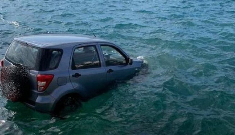 Πανικό προκάλεσε πτώση αυτοκινήτου στο λιμάνι της Νάξου
