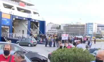 Απεργία: Ένταση στο λιμάνι του Πειραιά – Διαμαρτυρίες από επιβάτες