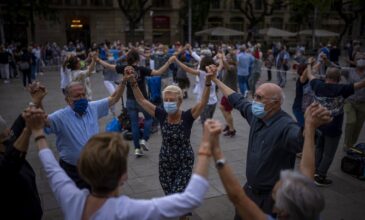 Κορονοϊός: Τέλος η χρήση μάσκας σε εξωτερικούς χώρους στην Ισπανία