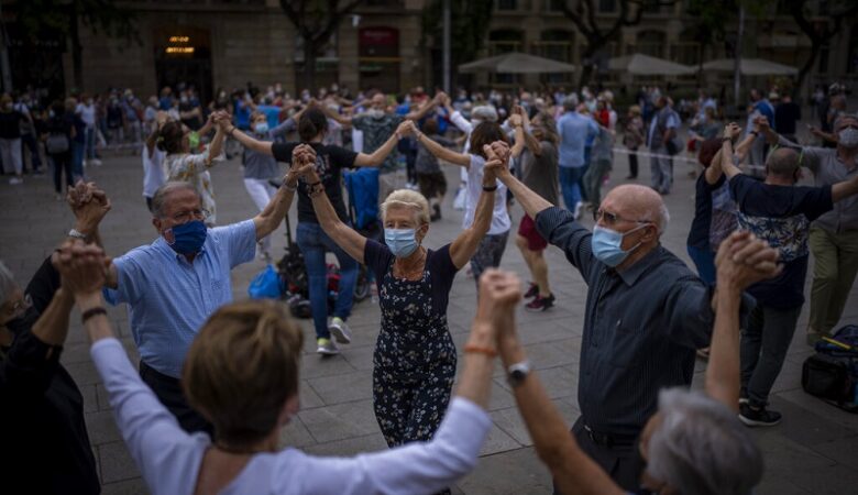 Κορονοϊός: Τέλος η χρήση μάσκας σε εξωτερικούς χώρους στην Ισπανία